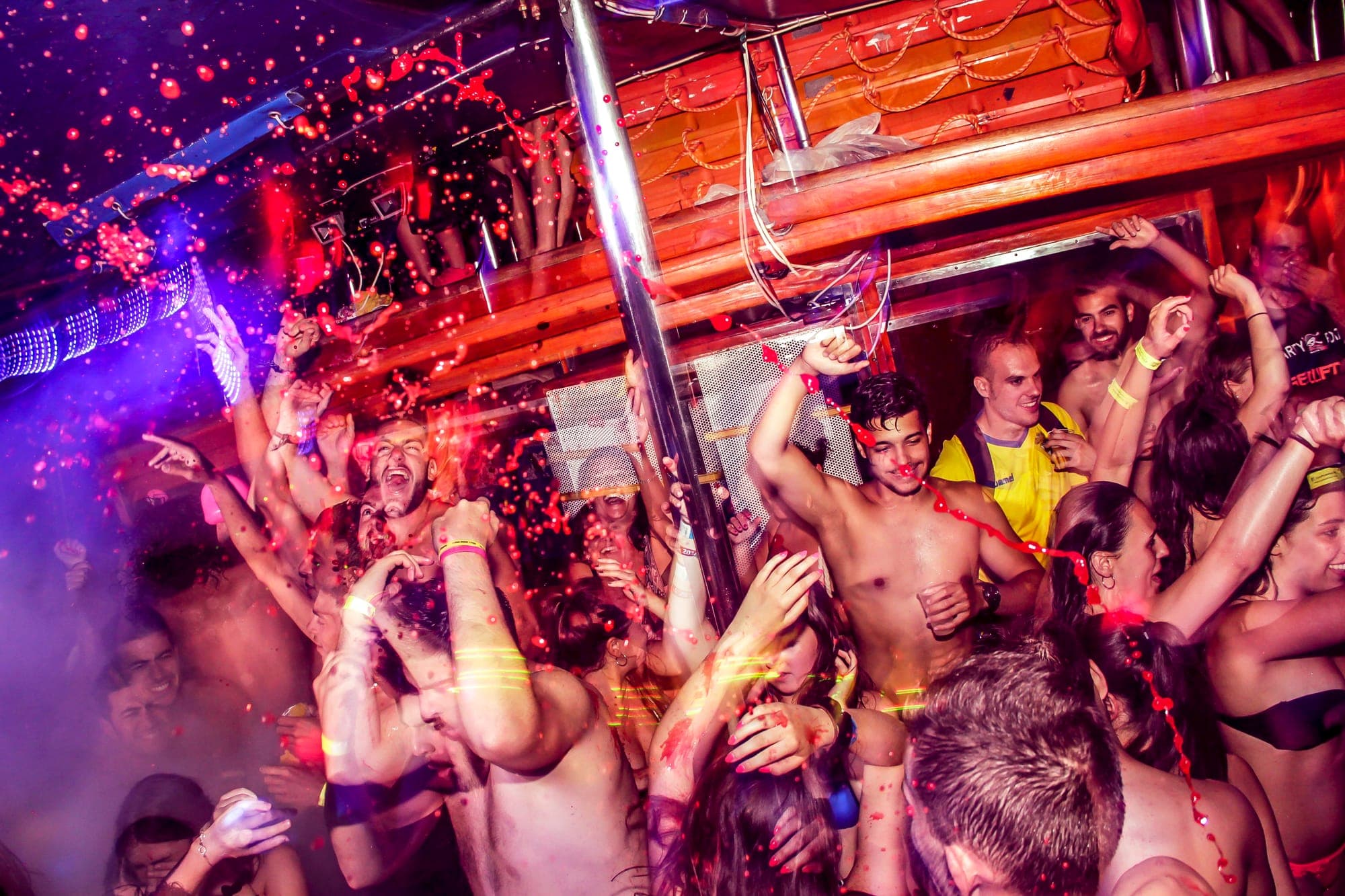 Fiesta en barco pirata con barra libre